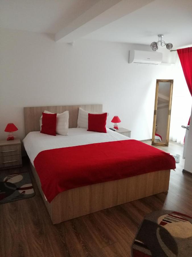 Casa Romeo & Julieta Hotel Haţeg Екстериор снимка