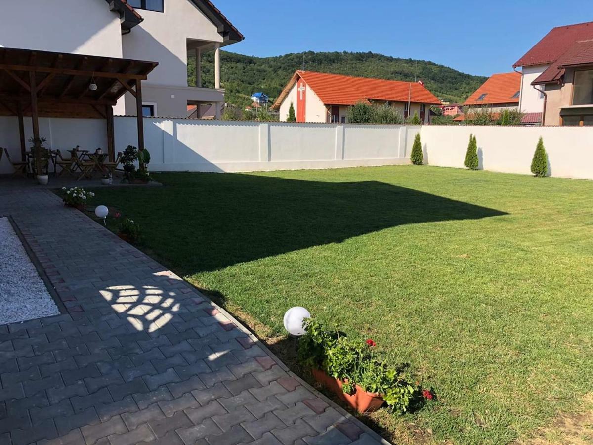 Casa Romeo & Julieta Hotel Haţeg Екстериор снимка